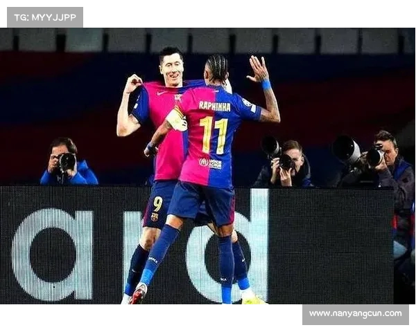 尤文尝试租借威尼斯前锋奥科罗,总价220万,或将实现先租后买签约。 尤文尝试租借威尼斯前锋奥科罗,总价220万,或将实现先租后买签约。